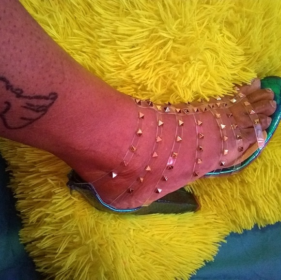 Shoes - Picture 1 of 8